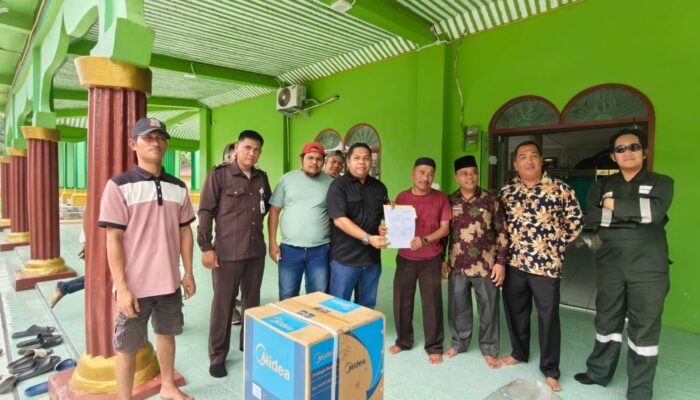 Inisiatif Pemuda Banjar XII Berhasil, PT Baker Hughes dan PT Nawakara Ulurkan Sejumlah Bantuan ke Masjid Nurul Khoirot 
