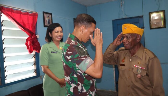 Air Mata Haru di Hari Bahagia Saat Pangdam Bersama Ketua Persit KCK Daerah XVIII/Kasuari Jalin Kasih dengan Veteran dan Warakawuri