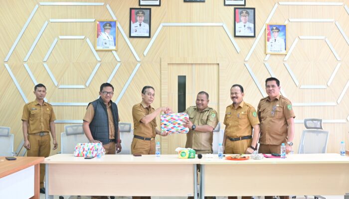 Kominfo Rohil Sertijab Sekretaris dari Aljabar ke Juliandra