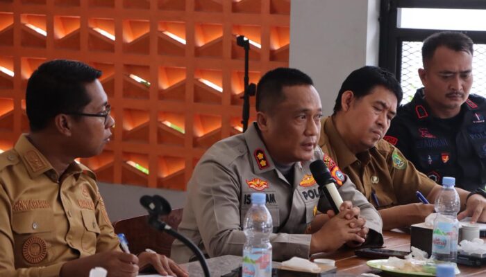 24 Jam Setelah Bentrokan Berdarah, Jhony Charles dan Kapolres Rohil Dudukkan Dua Pihak Berseteru