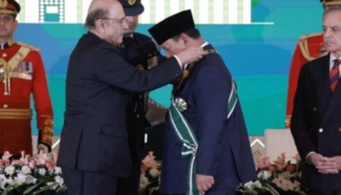 Presiden Zardari Didampingi PM Shehbaz Anugerahkan Bintang Tertinggi Pakistan, Nishan-e-Pakistan kepada Presiden Prabowo