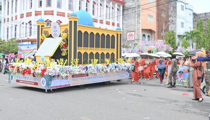 Menarik di Pawai MTQ Rohil, Miniatur Masjid Timur Tengah Jadi Pusat Perhatian 