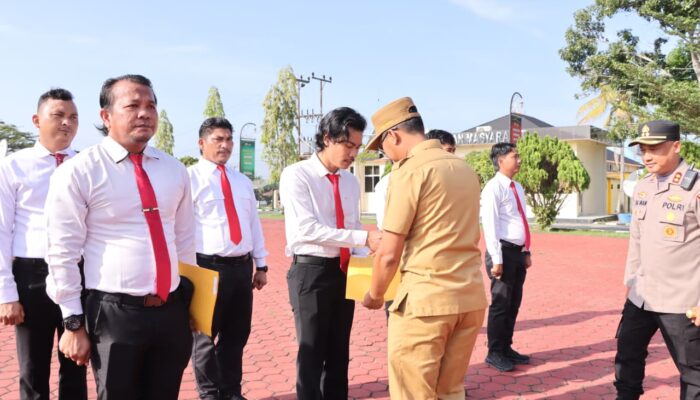 Wabup Jhony Charles Beri Penghargaan Personel Polres Rohil Berhasil Ungkap Sabu 79,970 Kg 