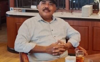 Epilog Biografi Anak Negeri : 49 Tahun Dr Elviriadi, Konsisten di Garis Rakyat  Oleh : Zainuddin Syafie