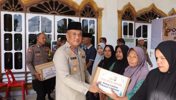 Peduli Dhuafa di Bulan Ramadhan, Kapolres Rohil Salurkan 40 Paket Sembako di Bagan Sinembah