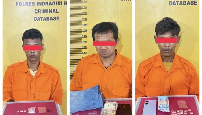 Satres Narkoba Polres Inhu Angkut Tiga Tersangka dan Puluhan Paket Sabu dari Desa Pekan Heran