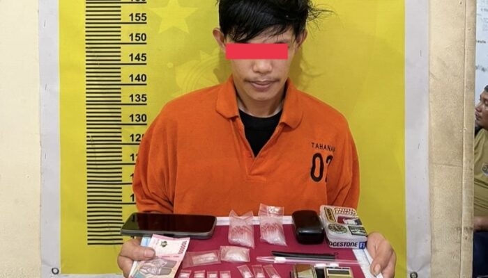 Sedang Asyik Memaketkan Sabu, Pemuda di Bukit Meranti Dibekuk Polisi