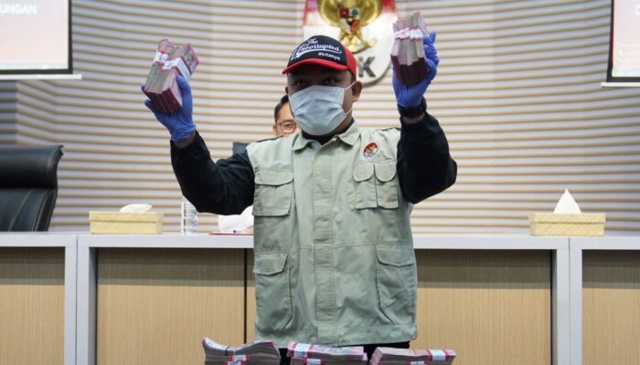 KPK Tangkap Tangan Tersangka Penerimaan Hadiah atau Janji Pengurusan Sengketa Lahan di PN Depok