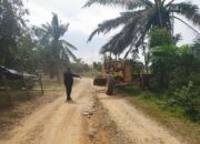 Ketua DPRD Inhu Benahi Jalan Rusak Sepanjang 4 Km, Bukti Loyalitas ke Masyarakat