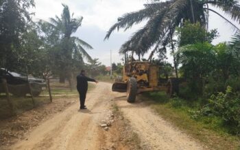 Ketua DPRD Inhu Benahi Jalan Rusak Sepanjang 4 Km, Bukti Loyalitas ke Masyarakat