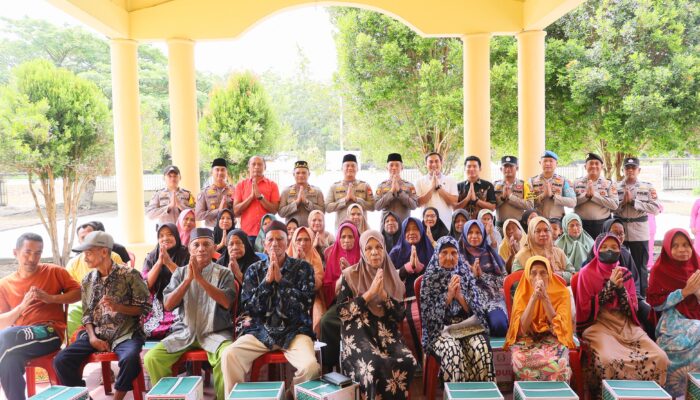 Program Peduli Kaum Dhuafa di Bulan Ramadhan, Polres Rohil bersama Bhayangkari Bagikan Paket Sembako 