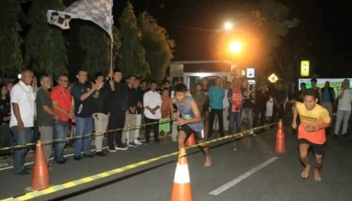Lepas Peserta Lomba Event Belaghi Sprint 100 Meter “Night Run” Sekda Inhu Apresiasi Kegiatan di Bulan Suci Ramadhan