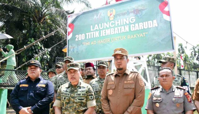 Bupati Ade Bersama Ketua DPRD Inhu Hadiri Peluncuran Program 200 Jembatan Garuda Oleh Presiden RI di Batang Gansal