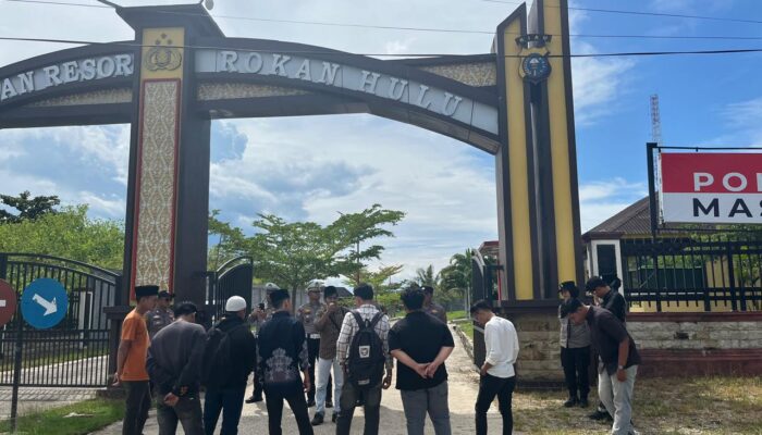 Tuntut Usut Dugaan Penimbunan BBM, AMPUN ROHUL Geruduk Mapolres 