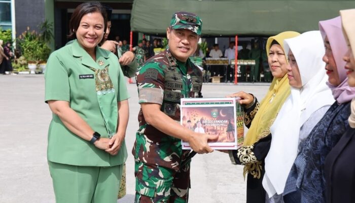 Pangdam XIX/Tuanku Tambusai Buka Bazar Ramadan TNI 1447 H dan Serahkan Bingkisan Lebaran