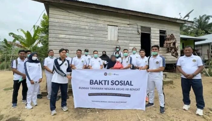 Rutan Rengat Gelar Bakti Sosial, Salurkan Bantuan Sembako kepada Masyarakat
