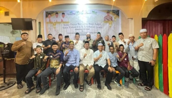 Pemuda Inhil dan KBB Inhu Berbagi Takjil hingga Bibit Pohon dan Cek Kesehatan Gratis