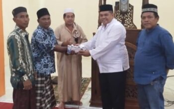 Ketua DPRD Inhu Hadir di Tengah Warga, Salurkan Bantuan Rp25 Juta untuk Pembangunan Kubah Masjid Nurul Hidayah