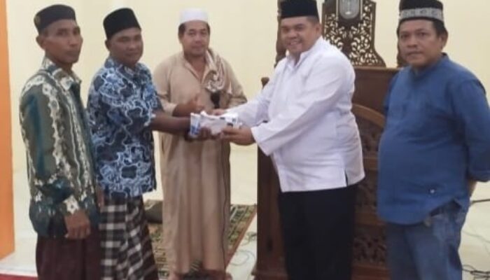 Ketua DPRD Inhu Hadir di Tengah Warga, Salurkan Bantuan Rp25 Juta untuk Pembangunan Kubah Masjid Nurul Hidayah