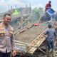 Cegah PETI, Polsek Peranap Bakar Rakit dan Himbau Warga Hentikan Kegiatan Penambangan Illegal