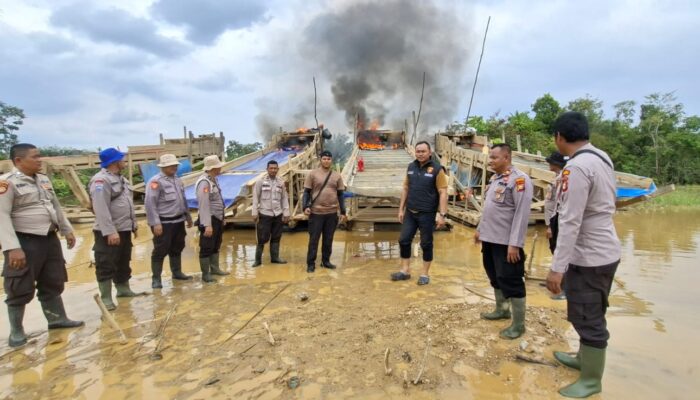 Masifkan Edukasi Kepada Warga, Polsek Peranap Kembali Bakar Rakit PETI