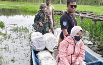 Satgas Pamtas Yonif 123/Rajawali Gelar Patroli & Bagi Kelambu Anti Nyamuk ke 3 Kampung di Wilayah Pos Haju