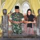 Hormati Jasa Pahlawan, Danrem 031/WB Brigjen TNI Dr. Agustatius Sitepu, Ziarahi Makam Sultan Syarif Kasim II di Siak