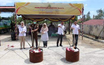 Kejari Inhu Musnahkan Barang Bukti 93 Perkara, Termasuk Sabu 224 Gram dan 2 Unit Motor