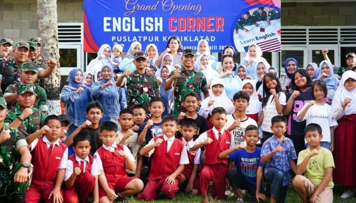 Danpuslatpur Resmikan Grand Opening English Corner di Puslatpur