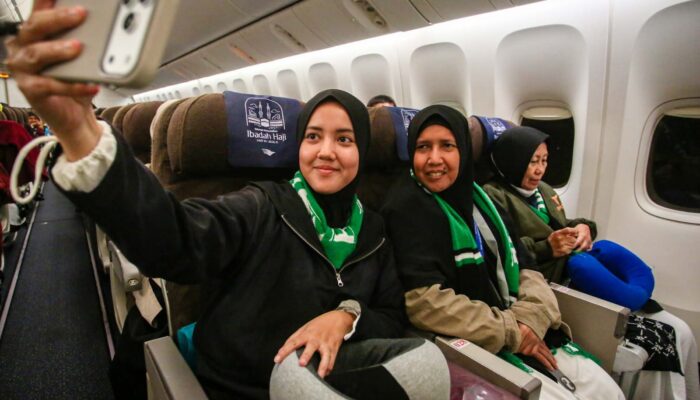 Kloter Pertama Jama’ah Haji Indonesia Diterbangkan