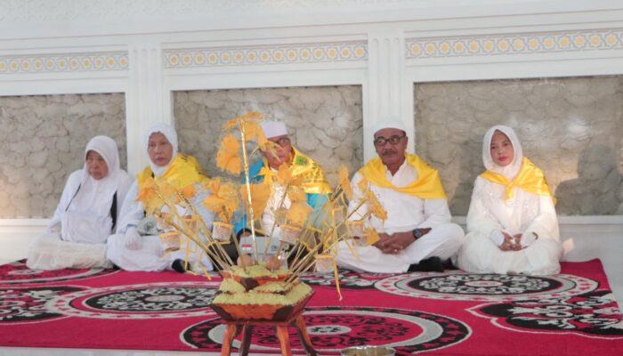 Suasana Haru Lepas Calon Jama’ah Haji Panipahan, Kapolres Rohil dan Wabup Do’akan Raih Haji Mabrur