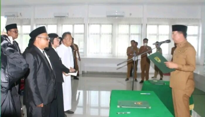 Sekda Inhu Lantik Kepala UPT Puskesmas, Tekankan Inovasi dan Integritas ASN