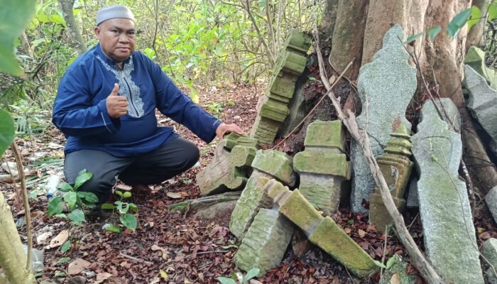 Pakar Lingkungan Dr. Elviriadi Ziarahi Makam Panglima Era Portugis di Ujung Pulau Rupat, Dorong Inventarisasi Cagar Budaya