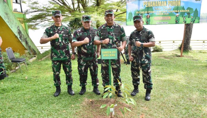 Danrem 031/WB Bersama Ketua Persit KCK Koorcab Rem 031 PD XIX/TT Gelorakan Gerakan Penghijauan