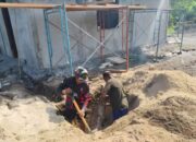 TNI Laksanakan Penggalian Septictank Rumah Warga dalam Program TMMD ke-128 Kodim 1801/Manokwari