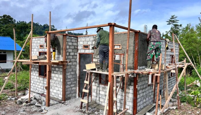 Kebut Plester RTLH, Satgas TMMD Ke-128 Kodim 1801/Manokwari Terus Pacu Pekerjaan 