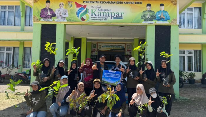 Penghijauan Sungai Tanjung, EMP Energi Gandewa Salurkan 150 Bibit Pohon Produktif