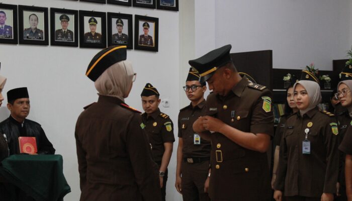 Kajari Inhu Lantik Zulhakim Sebagai Kasubbag Pembinaan, Pesan Kinerja Terbaik di Tengah Sorotan