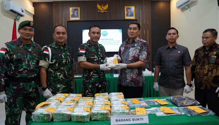 Gagalkan Peredaran Narkoba Skala Besar, Kodam XII/Tpr Amankan 21,4 Kg Sabu dan Serahkan WNA Malaysia ke BNNP Kalbar