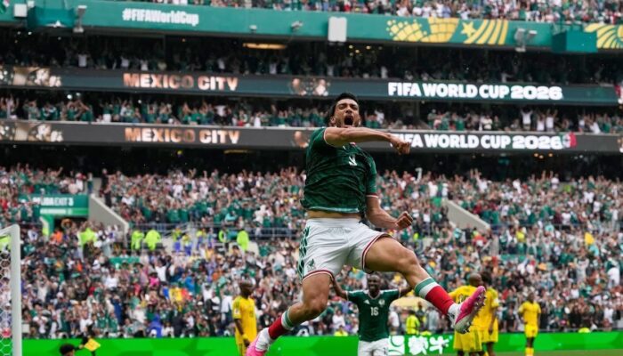 Kartu Merah Warnai Laga Pembuka, El Tri Taklukkan Afrika Selatan di Mexico City