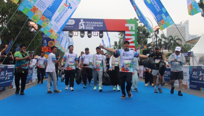 2.000 Peserta Ramaikan Pekanbaru Lestari Run 5K, Kapolresta dan Wali Kota Ikut Lepas Pelari