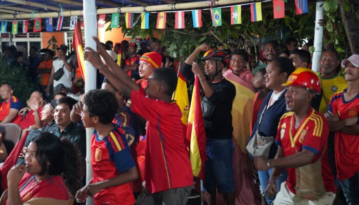 Semangat Piala Dunia, TNI dan Masyarakat Nobar kebangsaan