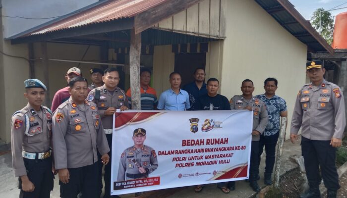 Rangkaian Hari Bhayangkara Ke-80, Polres Inhu Bedah Rumah Personelnya yang Tidak Layak Huni