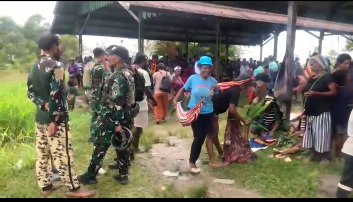 Perkuat Binter, Satgas Yonif 645/GTY Anjangsana Ke Tokoh Masyarakat & Aparat di Apalapsili Yalimo 