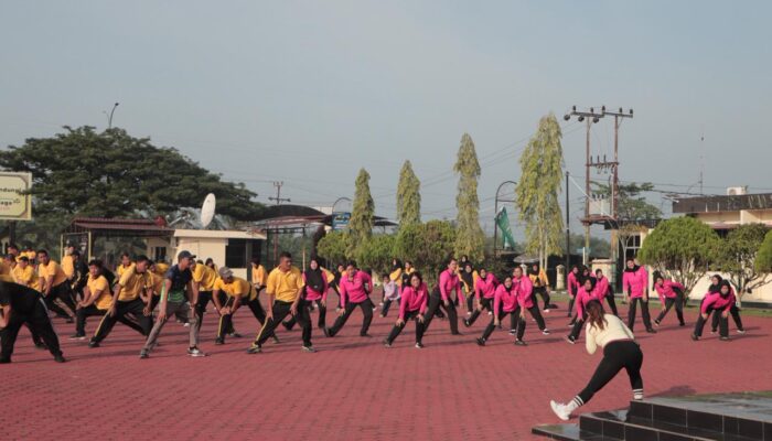 Semarak HUT Bhayangkara ke-80, Polres Rohil Gelar Olahraga Bareng TNI-Pemda dan Bagikan 20 Sembako
