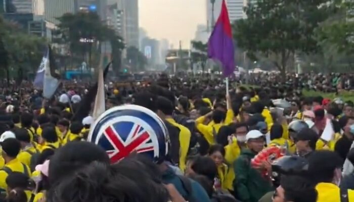 Mahasiswa Demo di Jakarta Tuntut Turunkan BBM & Hentikan MBG