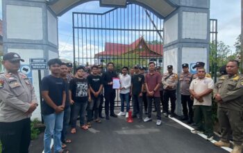 AMPER Rohul Gelar Aksi di Kejari: Bacakan 10 Tuntutan, Desak Usut Dugaan Korupsi Dana Desa Rantau Kasai