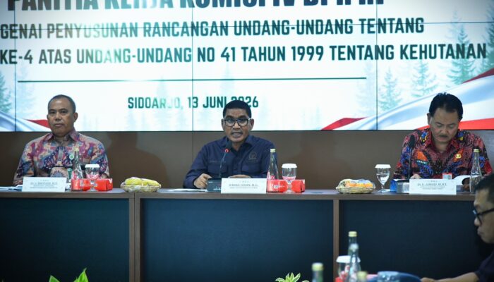 Komisi IV DPR Jaring Aspirasi Revisi UU Kehutanan di Jatim, Respons Putusan MK Soal Tanah Adat