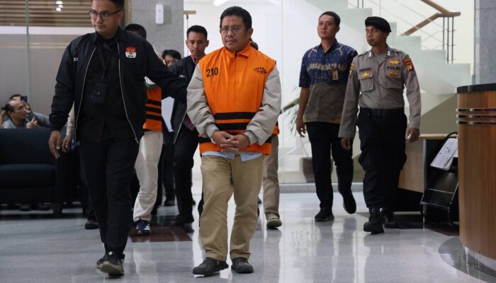 KPK Tangkap Tangan Bupati Lombok Barat, Sita Alphard dan Uang Rp9,06 Miliar