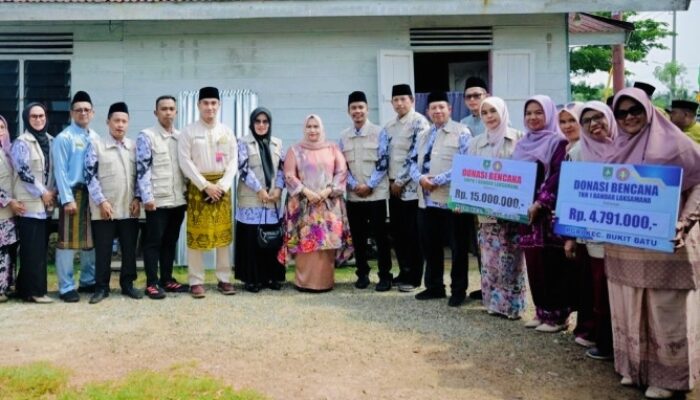 Bupati Kasmarni Serahkan Bantuan Korban Puting Beliung Desa Api-Api Bengkalis